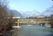 RhB G�TERZUG 5238 von Disentis nach Landquart am 17.03.1999 auf Rheinbr�cke Reichenau mit E-Lok Ge 6/6II 703 - Gbkv 5565 - Gbkv 5599 -FO K 4642 - Haikv 5126 - Haikv 5105 - FO Kkp - FO Kkp - FO Kkp - FO Kkp - FO Kkp - Gbkv 5538 - Kk - Kk - Kk.
