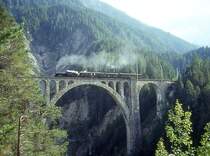 RhB DAMPFZUG f�r RH�TIA TOURS 3584 von Samedan nach Davos Platz am 31.08.1996 auf Wiesener Viadukt mit Dampflok G 4/5 108 - B 2246 - D� 4052I - B 2247. 
