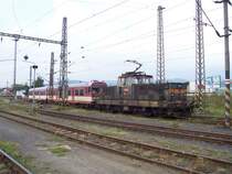 Eine Rangierfahrt im tschechischen Bahnhof Chomutov
