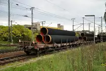 Wagen mit Stahlr�hren beladen, am 06.10.10.