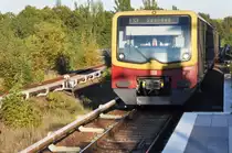 BERLIN, 13.10.2010, S3 nach Spandau bei der Einfahrt in den S-Bahnhof Olympiastadion


