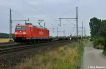 Nach Bremen war 185 166-6 mit einem halb ausgelasteten Containerzug unterwegs (06.08.10 Dedensen-G�mmer)