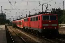 111 175-6 + 111 180-6 mit 425 052-8 + 426 030-3 als �berf�hrung in M�nchen-Heiemranplatz am 14.08.2010