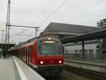 Eine S2 nach Altdorf steht 3. November 2010 auf Gleis 2 in N�rnberg Hbf.