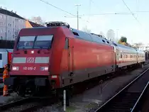 101 098-2 ist soeben mit dem Wagenmaterial f�r IC1886(Rottaler-Land) am Passauer Hauptbahnhof eingetroffen;101113