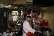 In der K�che des Speisewagen herrscht reges Treiben da es noch 5h Fahrt bis Bangkok ( Strecke Hua Hin - Bangkok ) sind,welche sich Aufgrund der Versp�tung auf 7,5h erh�hte.am 08.11.2009