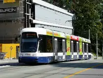 tpg - Tram Be 6/8 883 unterwegs in der Stadt Genf am 03.10.2010