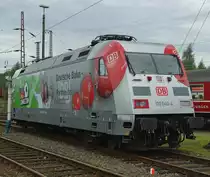 Als Vertreterin der Fernverkehrs-Zugpferde war beim Bahnfest in Osnabr�ck 101 040-4 ausgestellt. Am gestrigen Donnerstag, den 18.11.2010 hat sie ihre Werbung allerdings aus vertraglichen Gr�nden in Dessau auch schon wieder verloren. Also handelt es sich hierbei schon wieder um eine  historische  Aufnahme :) Aufgenommen am 19.09.2010.