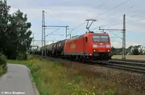 Nach der 185 184-9 folgt die 185 185-6 mit einem Kesselbomber gen Seelze (06.08.10 Dedensen-G�mmer)