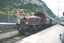 SBBhistoric - Ce 6/8 II 14253 mit BAZ-Express (BaslerZeitung) bei der Einfahrt in G�schenen (fotografiert von meiner Frau Rahel Schulthess)