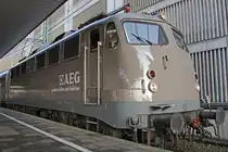 110 457 mit dem AEG Showtrain am 16.11.10 auf Gleis 20 in D�sseldorf Hbf