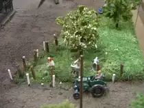 Der Bauer mit dem Traktor wartet schon