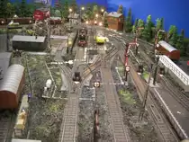 Blick auf das Gleisfeld mit dem Weg aus Balsaholz