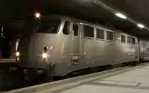 Die 110 457-9 mit dem AEG-Showtrain am 19.11.2010 in K�ln Messe/Deutz (Tief).