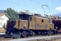 RhB - Ge 6/6I 411 am 07.06.1993 in UNTERVAZ - STRECKEN-LOKOMOTIVE - �bernahme 26.10.1925 - SLM3044/BBC2241/MFO - 940 KW - Gewicht 66,00t - L�P 13,30m - zul�ssige Geschwindigkeit 55 km/h. 02.08.1931a nach Unfall Stugl - Wiederinbetriebnahme 10.03.1932 - 09.02.2000a nach Unfallschaden Reichenau - Ausgestellt Deutsches Museum M�nchen. Hinweis: noch Bremswiderst�nde auf Dach!

