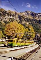 Triebwagen der Wengeralp Bahn (800mm Zahnradbahn) in Wengen 1275m, im Oktober 2005.