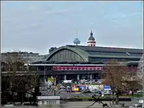 Der K�lner Hauptbahnhof von der Hohenzollernbr�cke aus gesehen am Morgen des 20.11.2010. (Jeanny) 