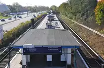 BERLIN, 23.10.2010, Blick auf den Bahnsteig des S-Bahnhofs Altglienicke

