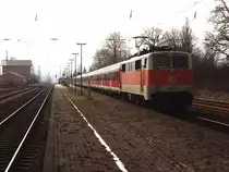 111 136-8 mit RE 24156 Osnabr�ck-Bremen auf Bahnhof Bohmte am 25-03-2000. Bild und scan: Date Jan de Vries. 
