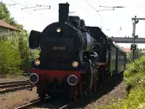 Am 05.06.10 fand aus Anla�  175 Jahre Eisenbahnen in Deutschland  im Bayerischen Eisenbahnmuseum N�rdlingen eine gro�e Veranstaltung mit verschiedenen noch betriebsf�higen Dampflokomotiven statt, bei der Personen- und Eilz�ge mit  Dampfr�ssern  bespannt wurden. Hier hat 38 1301 Einfahrt in den Bahnhof N�rdlingen. 