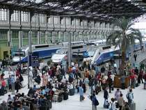 3 TGV kurz vor der Abfahrt aus dem Gare de Lyon am 20.09.05