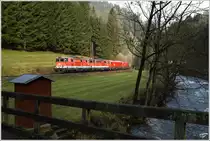 Eine Vierfachtraktion Dieselloks, bestehend aus 2143 062,067 und 2016 054,059 fahren mit G�terzug 55555 von Zeltweg nach Frantschach.Grund dieser Bespannung, waren einmal mehr Schulungsfahrten mit Vielfachsteuerung. 
St.Gertraud 23.11.2010