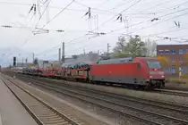 101 120 am 07.11.10 mit dem stark vesp�teten Autozug aus Hamburg am Heimeranplatz