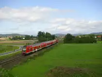 Eine Regionalbahn nach Naumburg (Saale) Hbf ist am 14. August 2010 auf der Frankenwaldbahn bei Oberlangenstadt unterwegs.