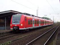 ET 425 in MA K�fertal hier halten in der Woche nur 2 z�ge pro tag!!!und am Wochenende f�hrt keiner!!!
