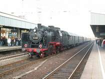 24 009 bei der �berf�hrung von Lengerich nach Bochum-Dahlhausen am 28.10.05 in Essen Hbf