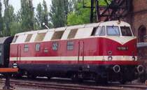 V180 abgestellt neben dem Ringlokschuppen pr�sentiert sich den G�sten des Sta�furter Dampflokfestes. Juni 2004