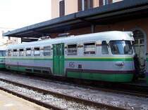 Motorwagen BR ADm der FdS ohne K�hlaggregate auf dem Dach am 20.10.2005 auf Gleis 1, dem 3-Schienengleis, im Bahnhof Sassari.