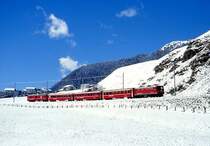 RhB REGIONALZUG 731 von St.Moritz nach Scuol am 04.10.1999 mit Ge 4/4I 609 - A 1241 - B 2343 - B 2359 - D 4201. Hinweis: Seit 22.11.1999 gibt es keine durchgehenden Planz�ge St.Moritz - Scuol.
