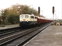 140 727-9 mit G�terzug auf Bahnhof Salzbergen am 06-11-1999. Bild und scan: Date Jan de Vries.