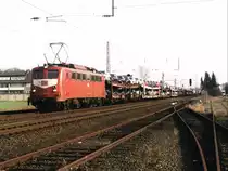 Heute wieder drei Farbvariante der BR 140. Die 140 201-5 mit einem G�terzug bei Bruchm�hlen am 05-02-2000. Bild und scan: Date Jan de Vries.