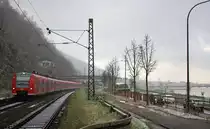 425 617-8 ist am linken Neckarufer kurz nach der Ausfahrt aus Heidelberg-Altstadt Richtung Eppingen unterwegs. 26.11.10