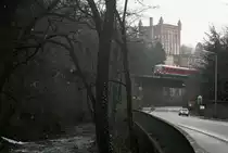 Bei leichtem Schneefall bef�hrt ein 628 als RB 18235 Richtung F�rth(Odenwald) die Weschnitzbr�cke in Weinheim. 26.11.10