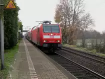 146 016 als Re 1 von Aachen nach Hamm in Kamen Methler. 27.11.2010