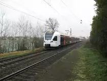 Der Re 3 von Hamm nach D�sseldorf bei der Einfahrt in den Bahnhof Kamen Methler. 27.11.2010