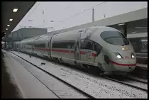 403 012  Montabaur  steht als Lz abfahrbereit im Schneetreiben in Duisburg Hbf am 29.11.2010