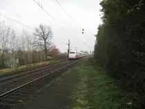 Ein ICE 2 von Berlin Ostbahnhof nach K�ln Bonn Flughafen bei der Durchfahrt in Kamen Methler. 27.11.2010