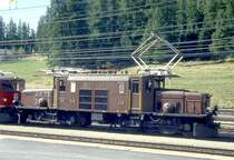 RhB - Ge 6/6I 413 am 01.09.1993 in PONTRESINA - STRECKEN-LOKOMOTIVE - �bernahme 17.06.1929 - SLM3296/BBC2966/MFO - 940 KW - Gewicht 66,00t - L�P 13,30m - zul�ssige Geschwindigkeit 55 km/h. Hinweis: am 18.10.1993 Stangenbruch, a in Landquart - 1996 Abbruch  
