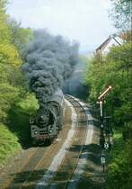 Die Hausfrauen in H�nebach werden ihre Freude an den durchfahrenden Dampfloks gehabt haben wenn sie gerade ihre W�sche aufgeh�ngt hatten. Lok 01/5 mit Interzonenzug Sommer 1969  