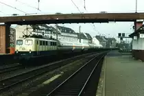 140 388-0 mit eine G�terzug auf Osnabr�ck Hauptbahnhof (erste Stock) am 14-04-1993. Bild und scan: Date Jan de Vries.