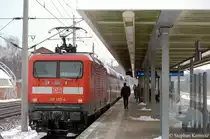 112 133-4 mit dem RE2 (RE 38137) nach K�nigs Wusterhausen in Rathenow. Dieser Zug f�hrt mal wieder nur mit 3 Dostos anstatt den �blichen 4. Es fehlt mal wieder der 1.Klasse/Servicewagen. 04.12.2010