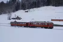 Wenig sp�ter wurde ich vom historischen Triebwagen BCe 4/4 30 �berrascht, welcher eine Hochzeitgesellschaft transportierte. Das Bild entstand am 27.11.10 bei Jakobsbad.