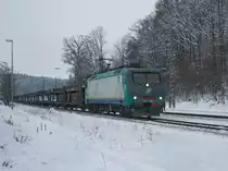 Die E 412 009 am 04.12.2010 mit einem Leeren Autozug bei der Durchfahrt in A�ling. 