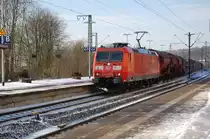 185 016-3 durchfuhr am 04.12.2010 mit einem gemischten G�terzzug den Bahnhof Altenbeken.