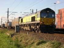 RAIL4CHEM class66 66020 unterwegs nach der schweiz.Hier in europoort am 5-11-2005.
