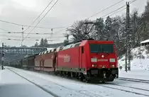Railion 185 237, am 04.12.2010 unterwegs durchs winterliche Tullnerbach-Pressbaum, Richtung Wien am fr�hen Nachmittag.